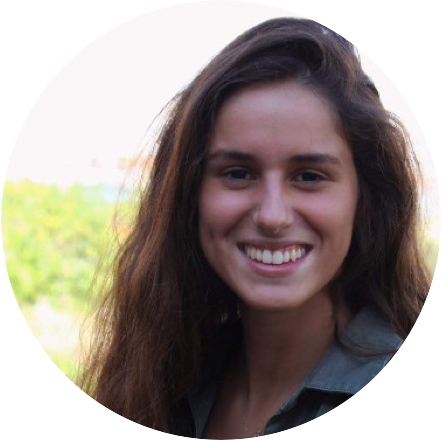 Valentina López vested